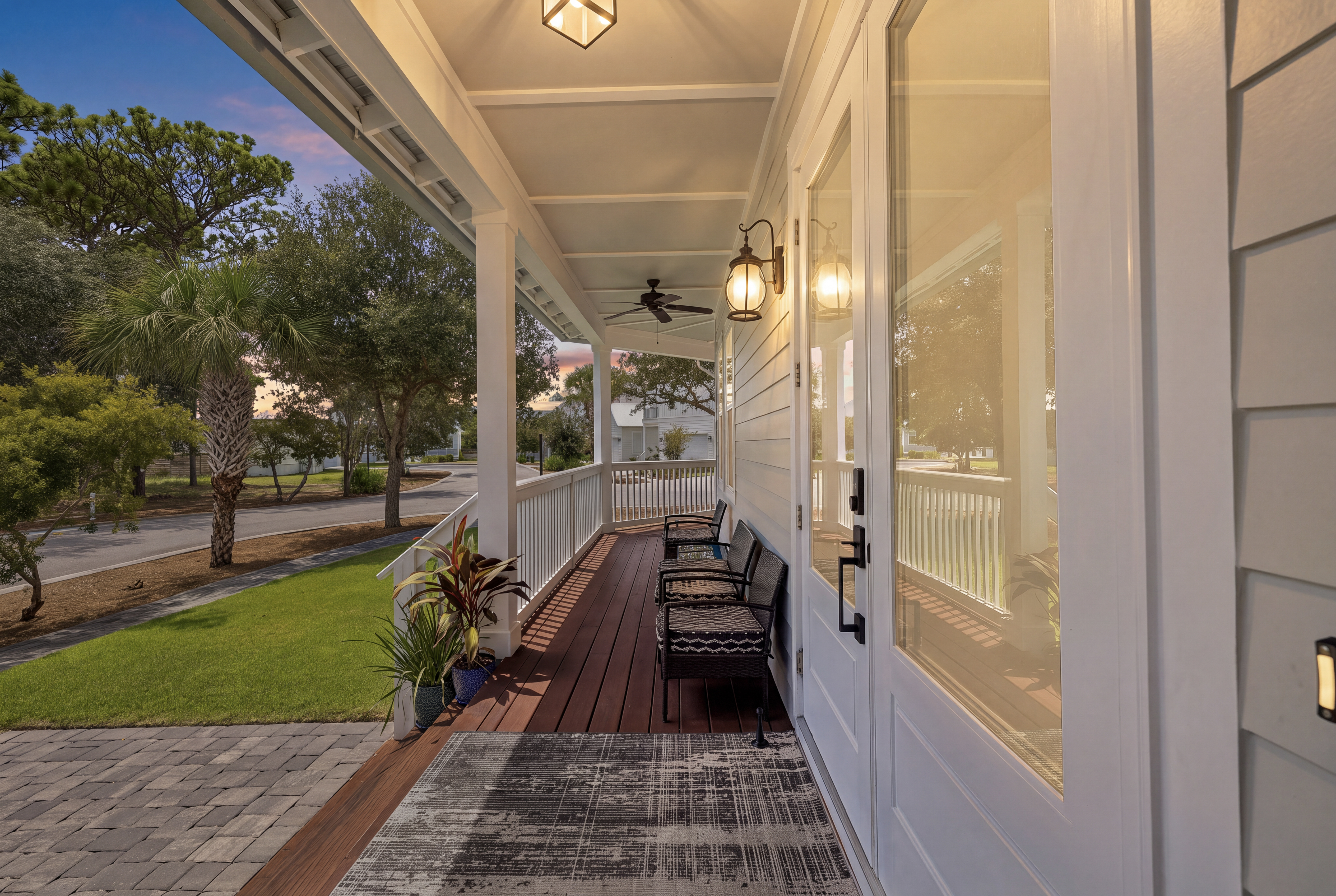  Spacious Newer-Build Home With Wraparound Porch On Gated Community Corner Lot - 物件實景