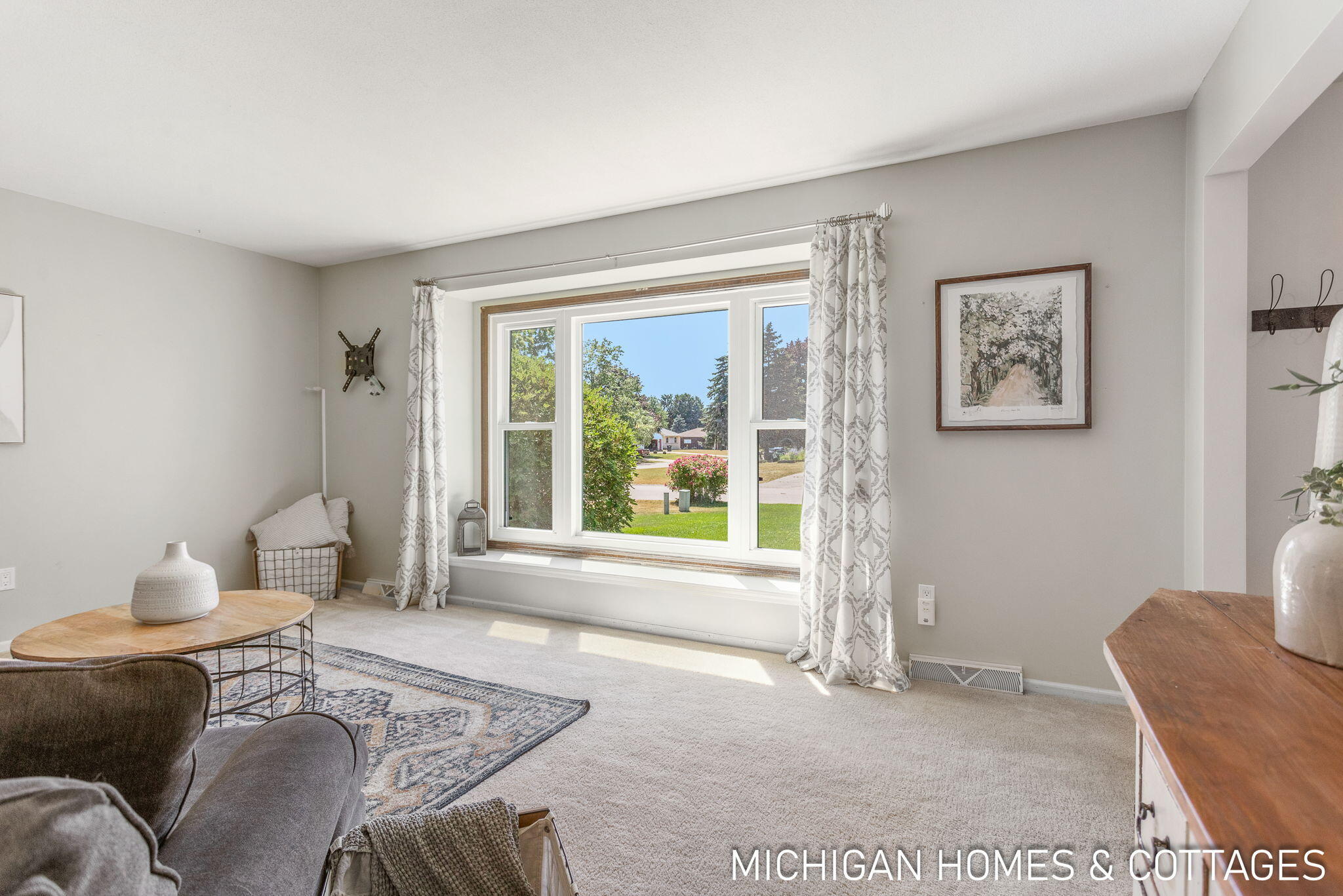 Jenison, Michigan, 49428, United States, 4 Bedrooms Bedrooms, ,3 BathroomsBathrooms,Residential,For Sale,1932274