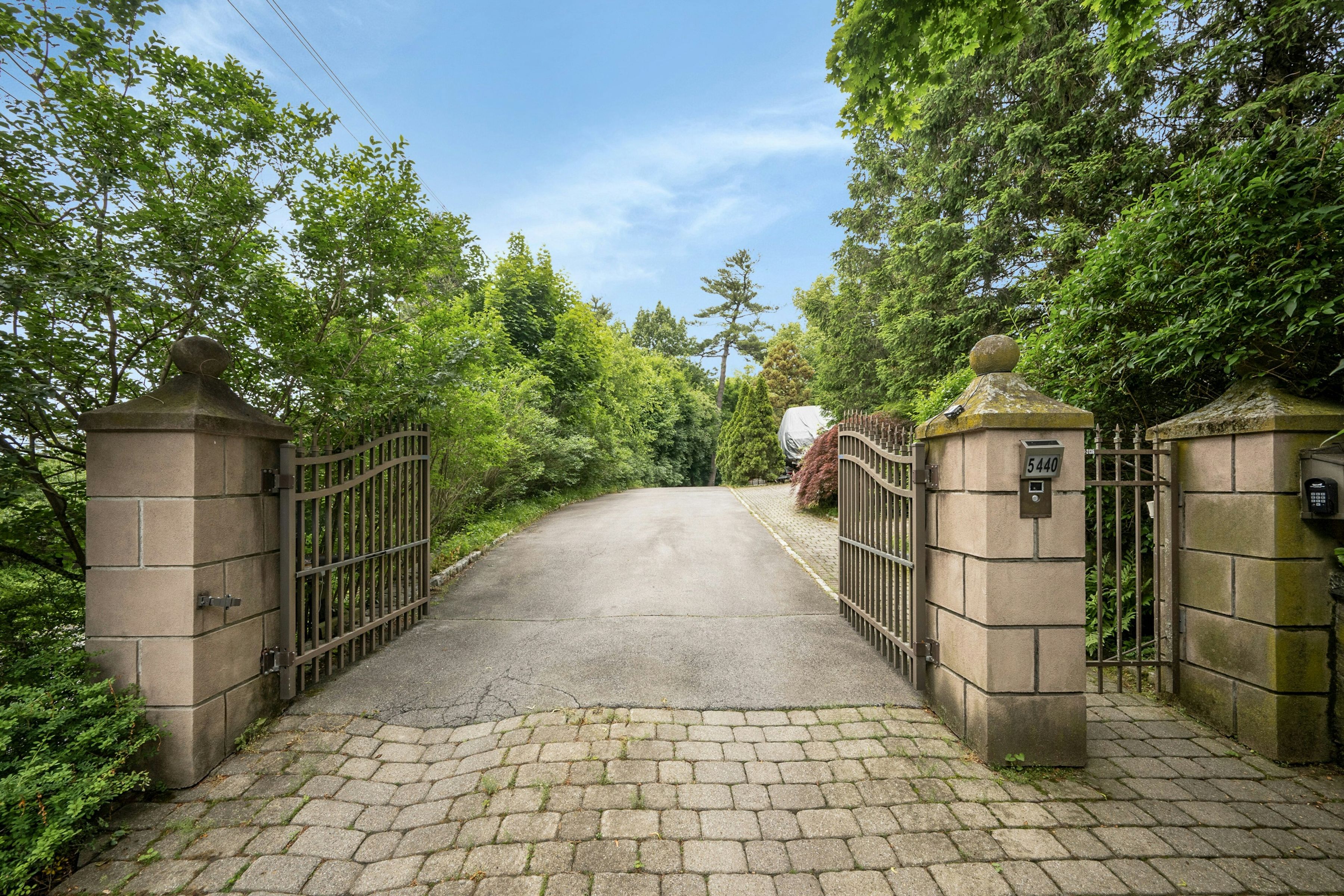  5440 Independence Avenue - 物件實景