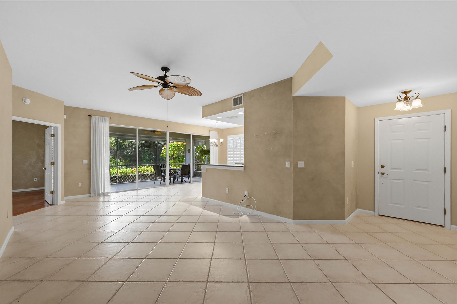  CROWN COLONY - OXFORD POINTE - 物件實景