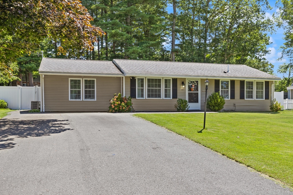 Raynham, Massachusetts, 02767, United States, 3 Bedrooms Bedrooms, ,1 BathroomBathrooms,Residential,For Sale,1918032