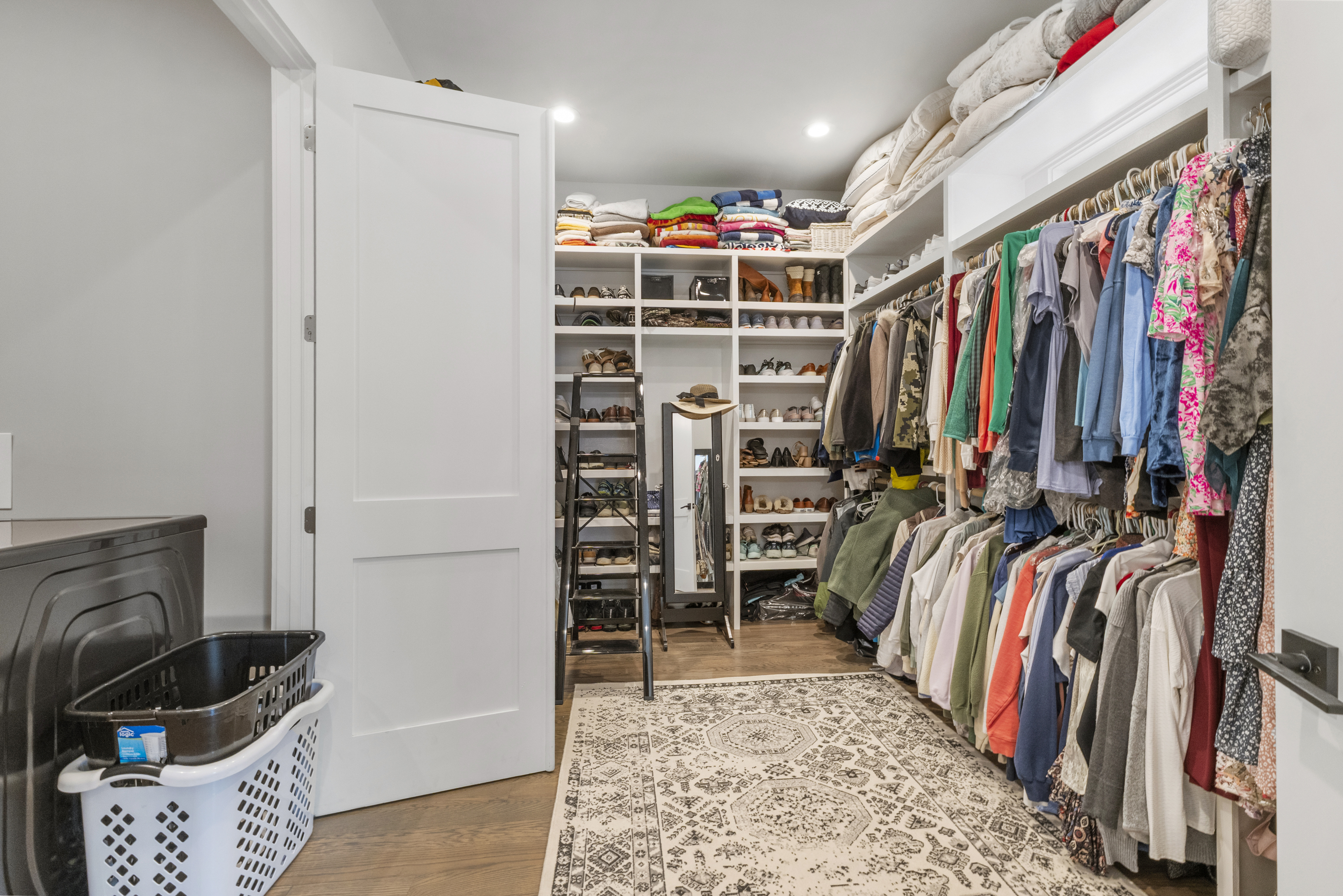 Huntington, West Virginia, 25701, United States, 6 Bedrooms Bedrooms, ,6 BathroomsBathrooms,Residential,For Sale,1977823