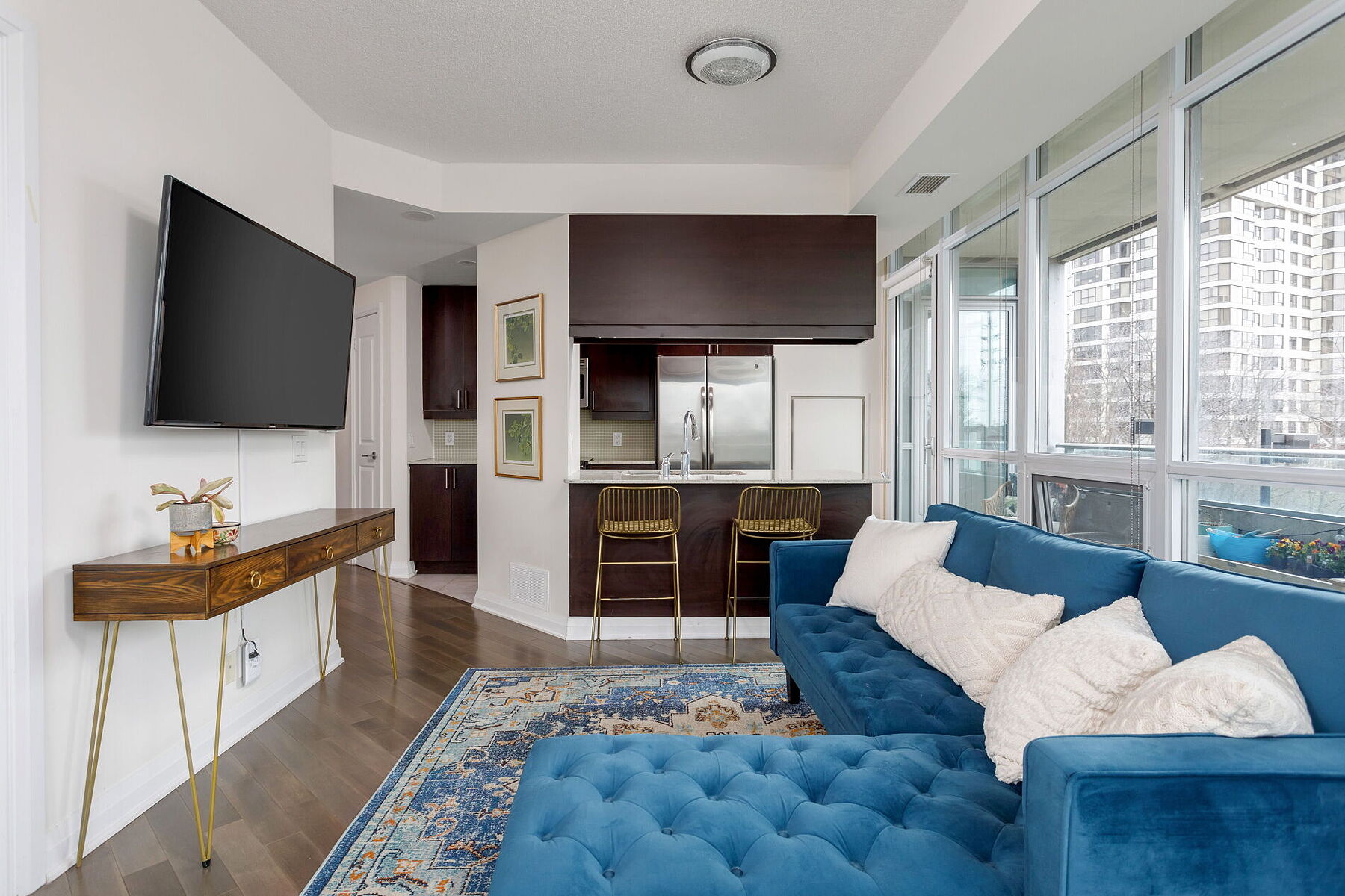  Spacious and Bright Condo - 物件實景