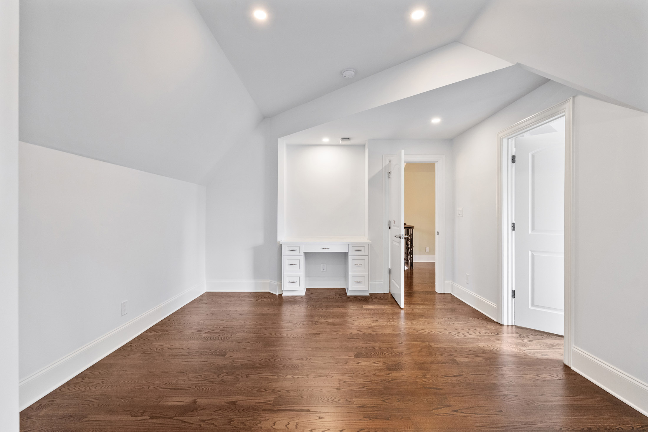  An Reminiscent of Old-World Charm Meets Modern Luxury on This Milton Estate - 物件實景