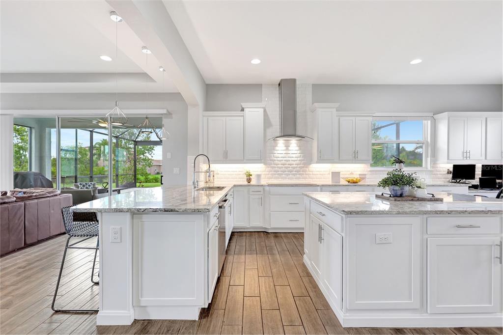 Bradenton, Florida, 34212, United States, 5 Bedrooms Bedrooms, ,5 BathroomsBathrooms,Residential,For Sale,1917227