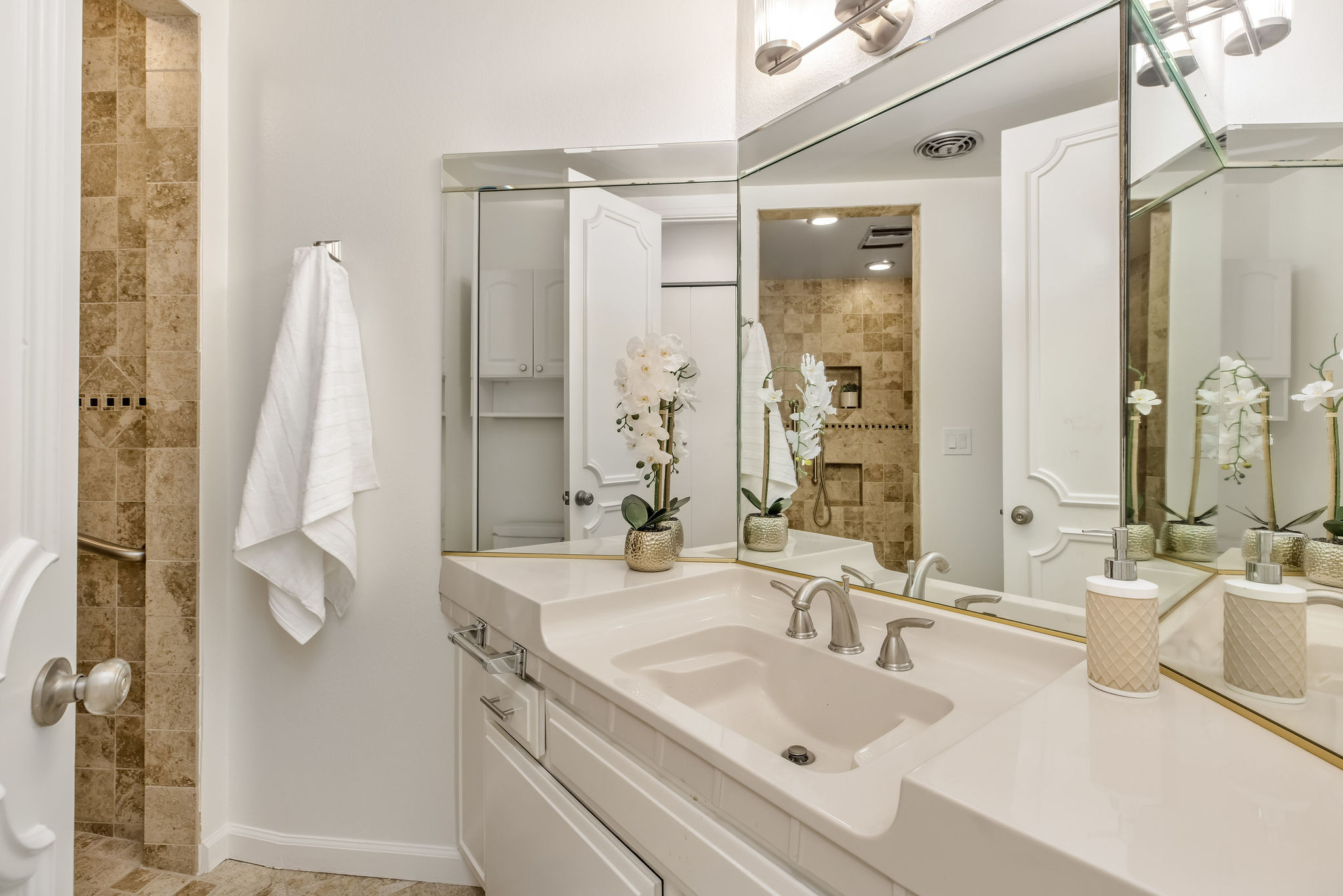  5216 Yarmouth Avenue #105 - 物件實景
