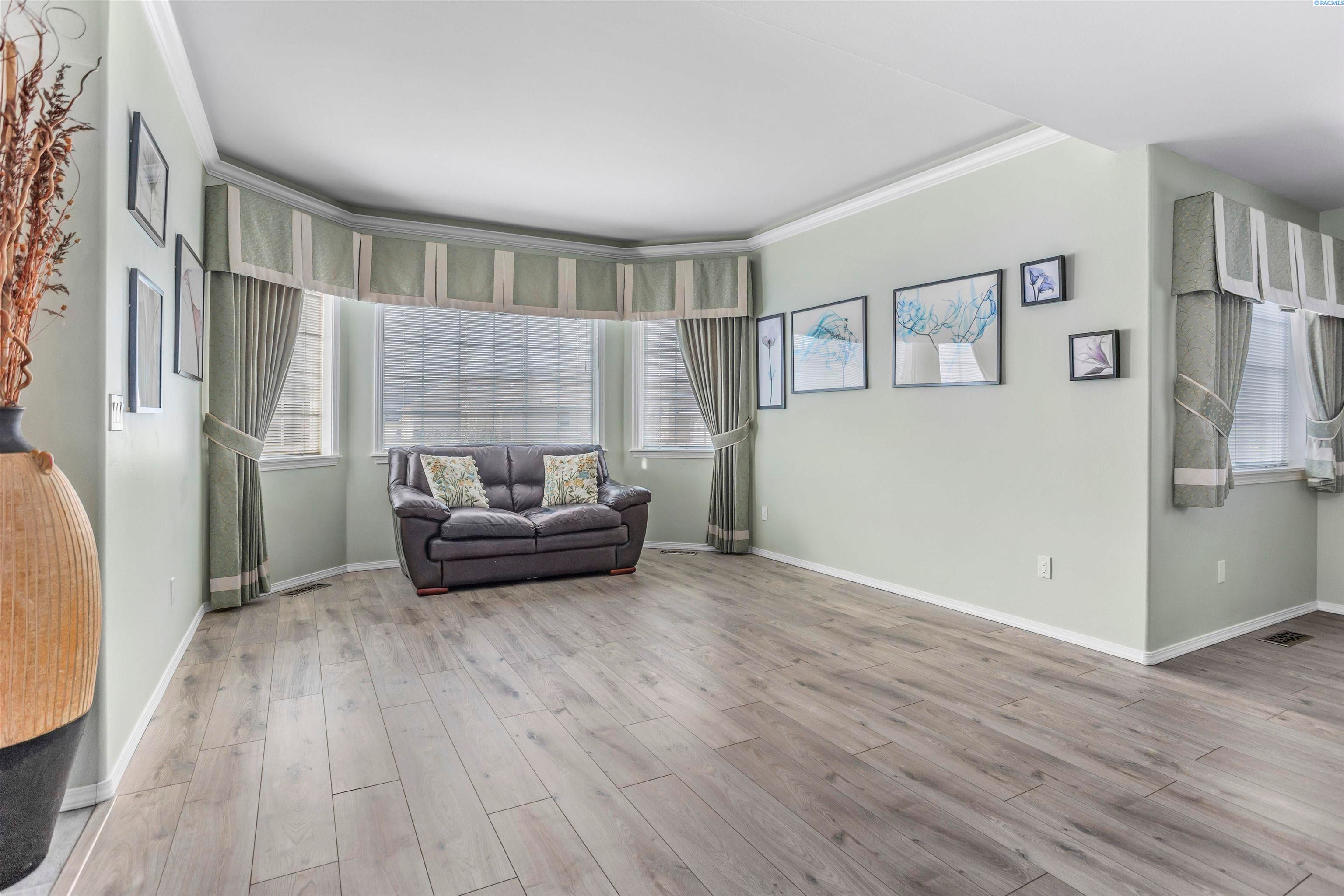 Kennewick, Washington, 99337, United States, 3 Bedrooms Bedrooms, ,2 BathroomsBathrooms,Residential,For Sale,1984046