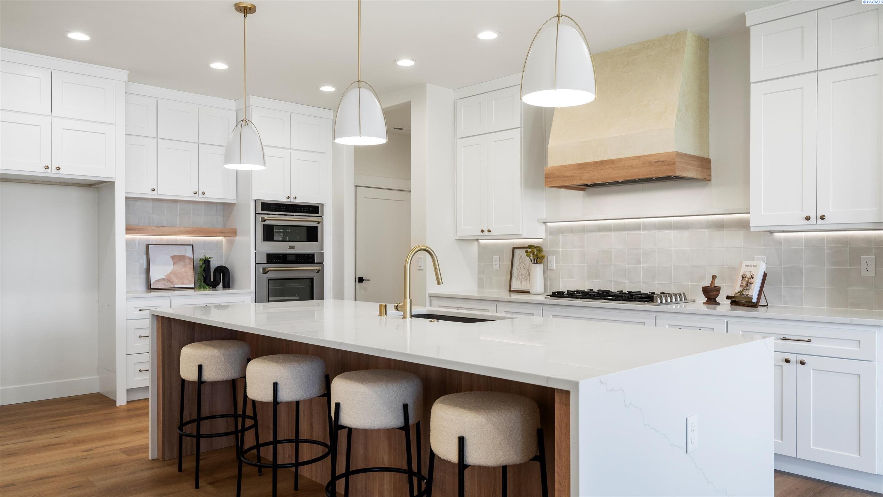 Richland, Washington, 99352, United States, 4 Bedrooms Bedrooms, ,3 BathroomsBathrooms,Residential,For Sale,1996125