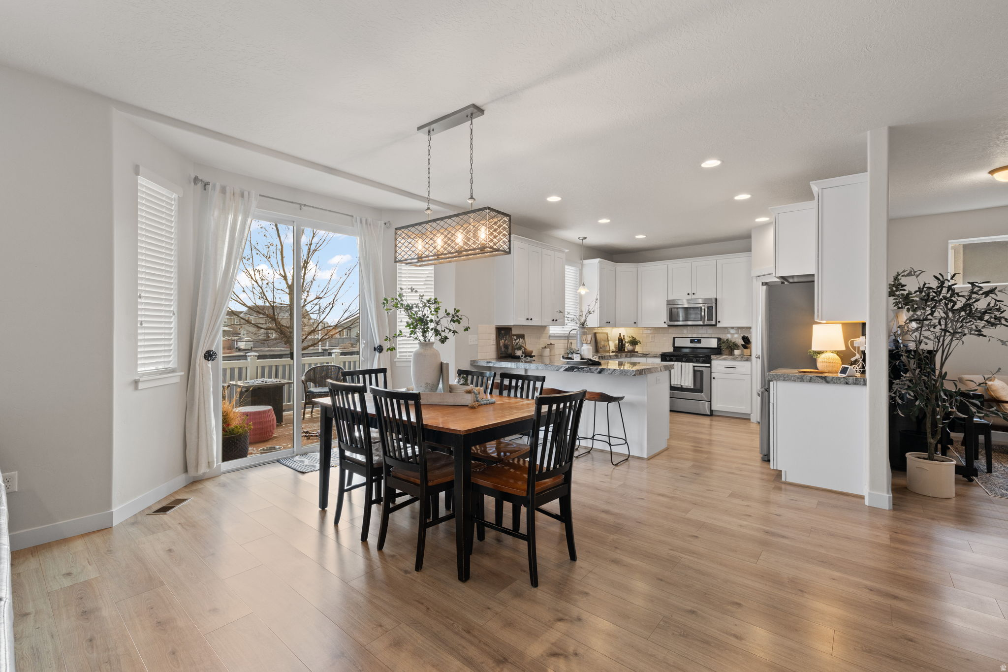 Eagle Mountain, Utah, 84005, United States, 5 Bedrooms Bedrooms, ,4 BathroomsBathrooms,Residential,For Sale,2003166