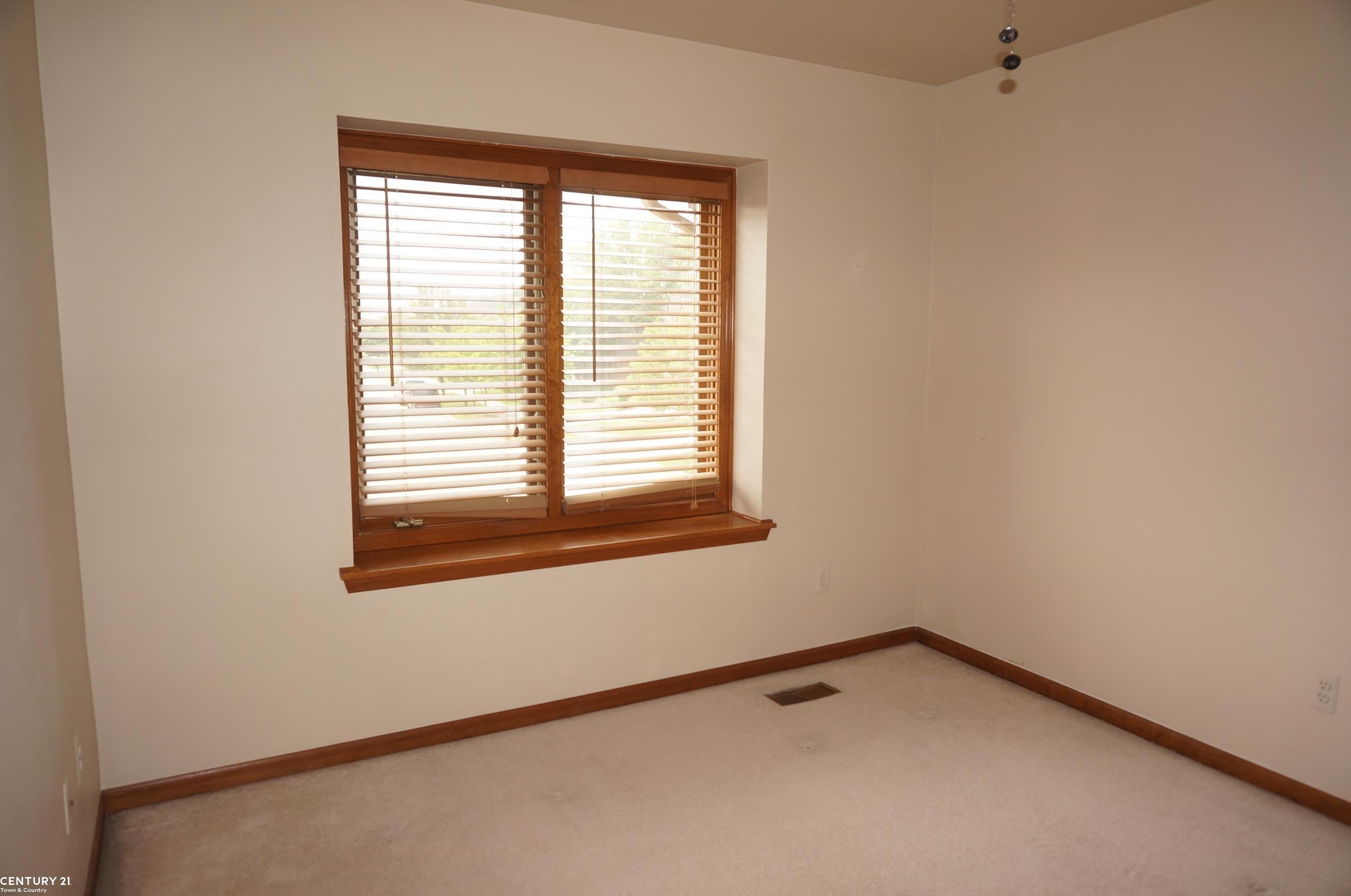 Macomb Twp, Michigan, 48044, United States, 4 Bedrooms Bedrooms, ,4 BathroomsBathrooms,Residential,For Sale,1894299