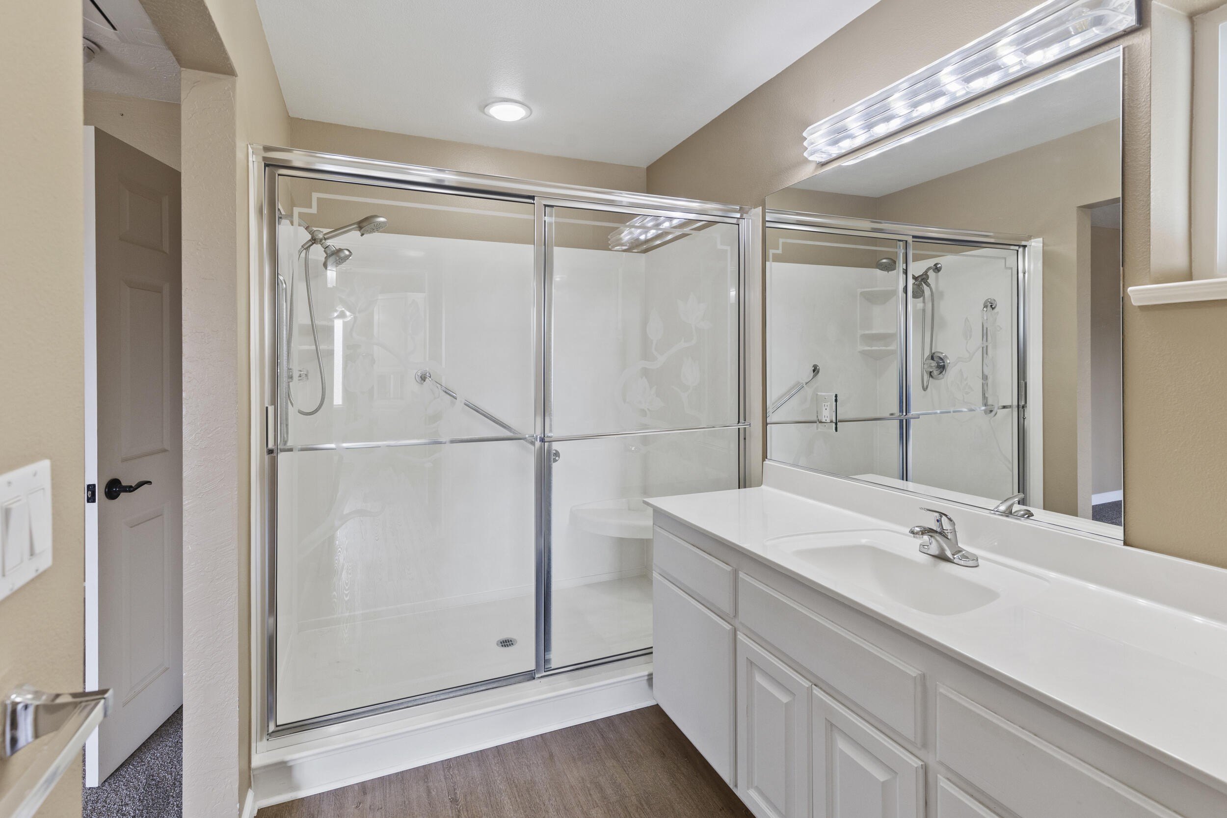 Grants Pass, Oregon, 97526, United States, 4 Bedrooms Bedrooms, ,6 BathroomsBathrooms,Residential,For Sale,1765933