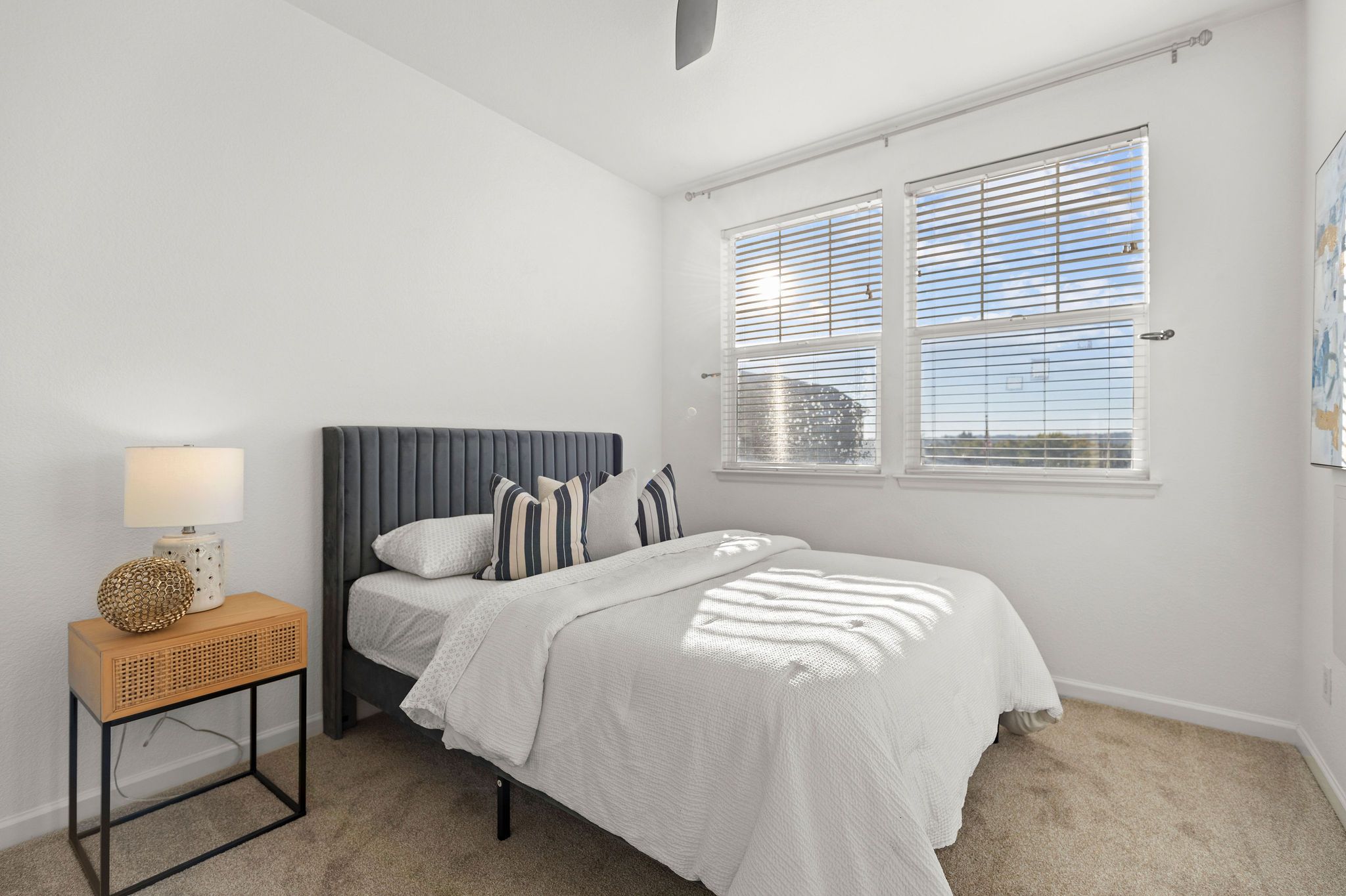  Welcome to this bright and inviting townhome - 物件實景