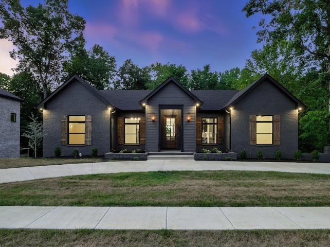 Clarksville, Tennessee, 37043, United States, 4 Bedrooms Bedrooms, ,3 BathroomsBathrooms,Residential,For Sale,1980673