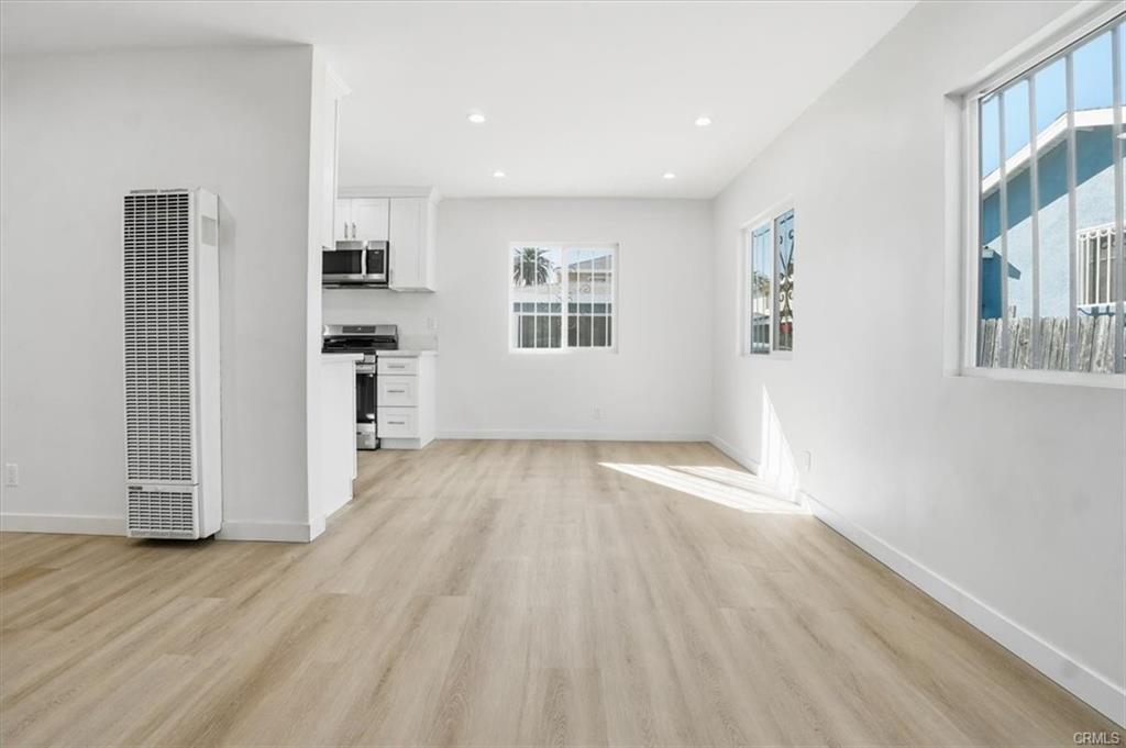 Los Angeles, California, 90003, United States, 5 Bedrooms Bedrooms, ,Residential,For Sale,2007748