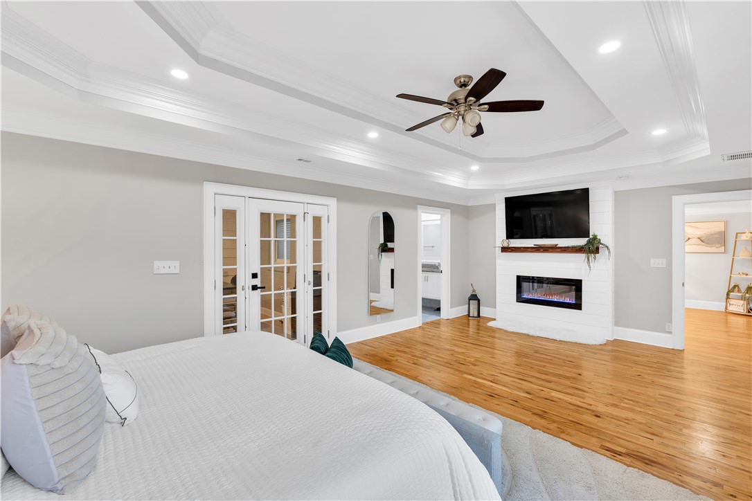 Greenville, South Carolina, 29607, United States, 5 Bedrooms Bedrooms, ,4 BathroomsBathrooms,Residential,For Sale,1947987