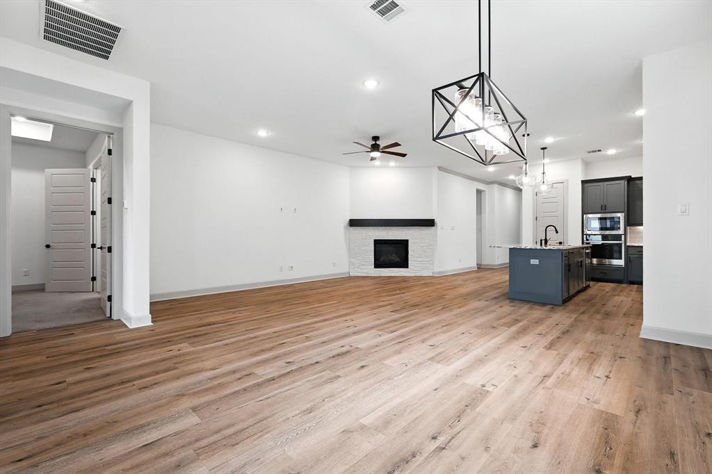 Arlington, Texas, 76005, United States, 2 Bedrooms Bedrooms, ,2 BathroomsBathrooms,Residential,For Sale,1899955