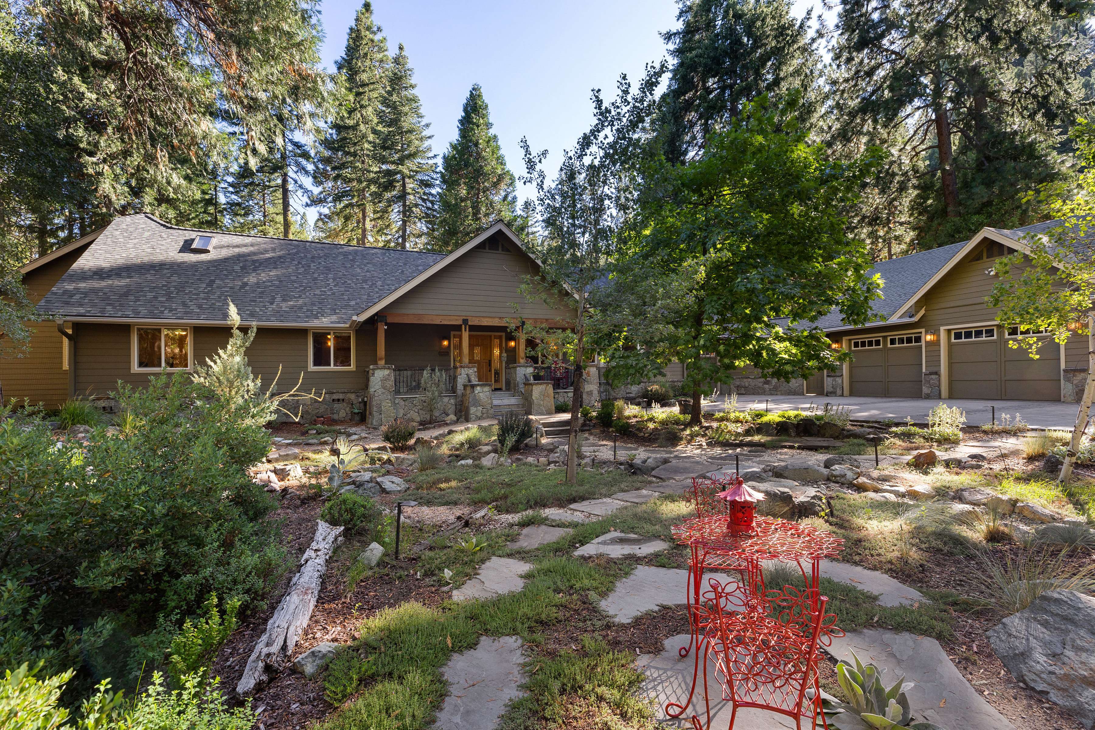  Luxury Mountain Retreat with Guest House on 1 Acre in the Heart of Graeagle - 物件實景