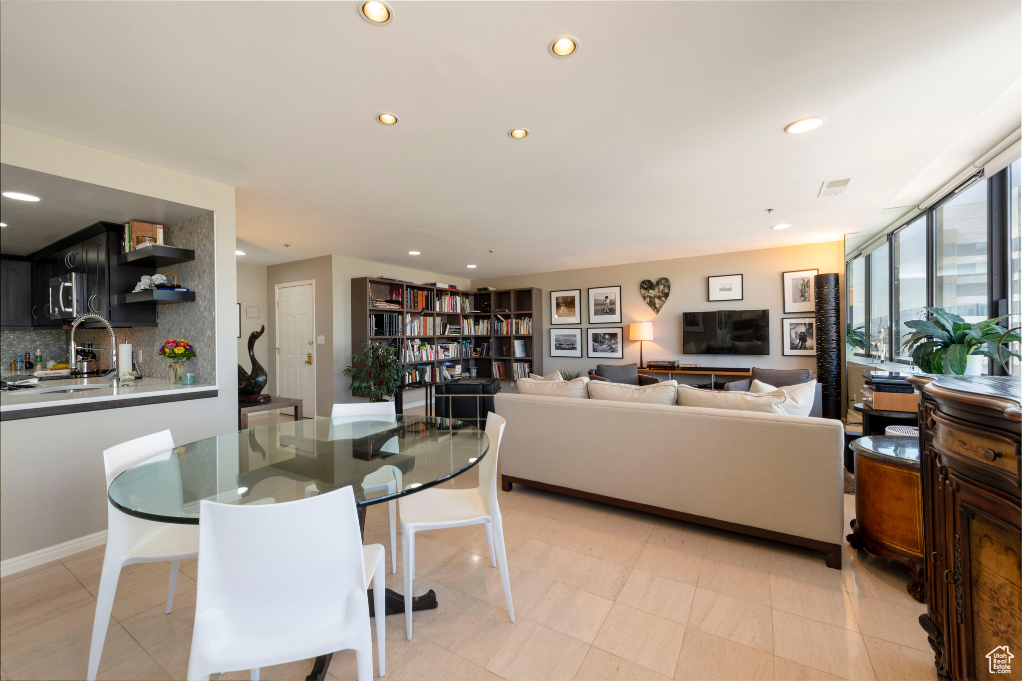 Salt Lake City, Utah, 84101, United States, 2 Bedrooms Bedrooms, ,1 BathroomBathrooms,Residential,For Sale,1897023