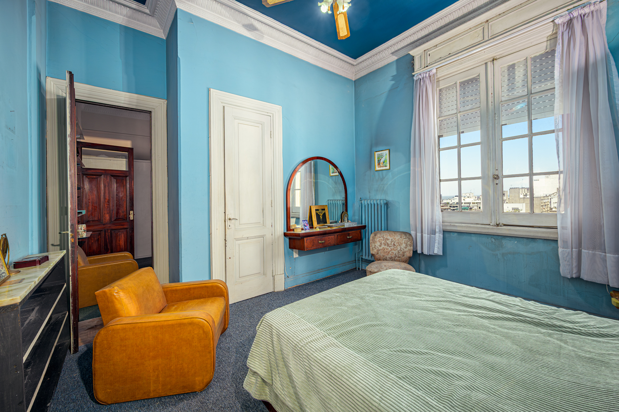  Spacious Fifth-Floor Apartment in Montevideo