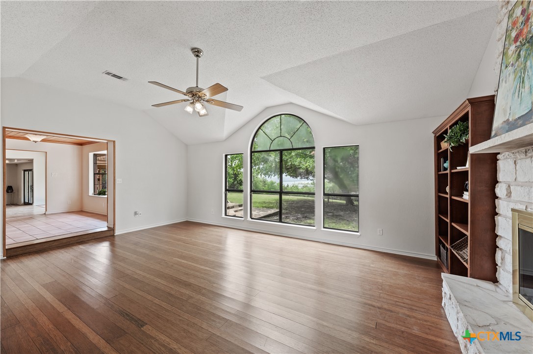 Belton, Texas, 76513, United States, 4 Bedrooms Bedrooms, ,4 BathroomsBathrooms,Residential,For Sale,1989055