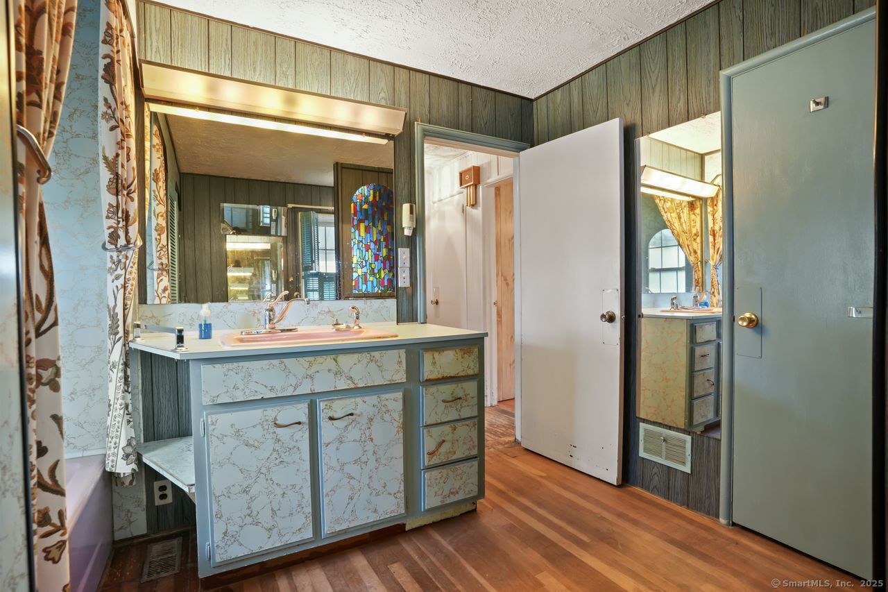 Stratford, Connecticut, 06615, United States, 3 Bedrooms Bedrooms, ,1 BathroomBathrooms,Residential,For Sale,1965569
