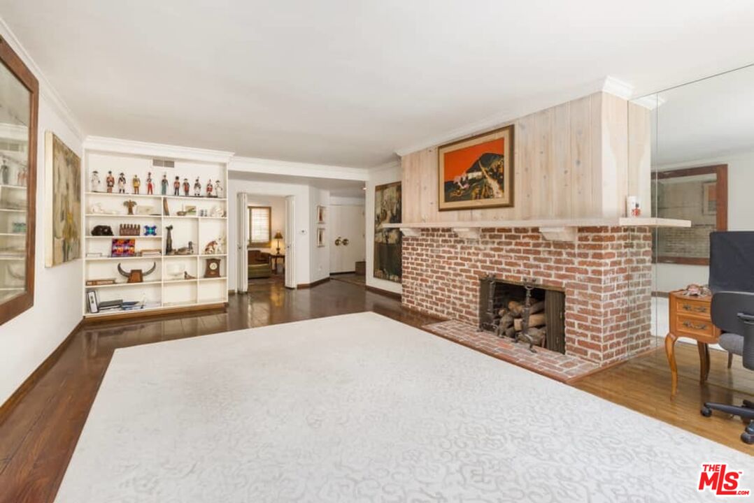 Los Angeles, California, 90049, United States, 3 Bedrooms Bedrooms, ,2 BathroomsBathrooms,Residential,For Sale,1913369