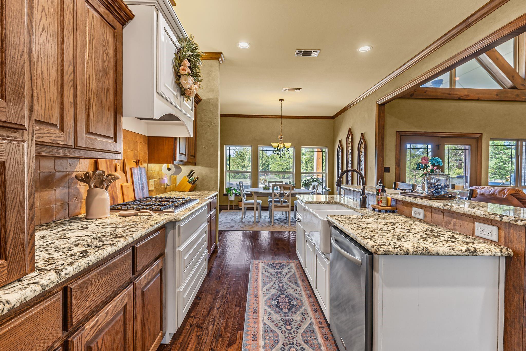 Caddo Mills, Texas, 75135, United States, 4 Bedrooms Bedrooms, ,5 BathroomsBathrooms,Residential,For Sale,1984290