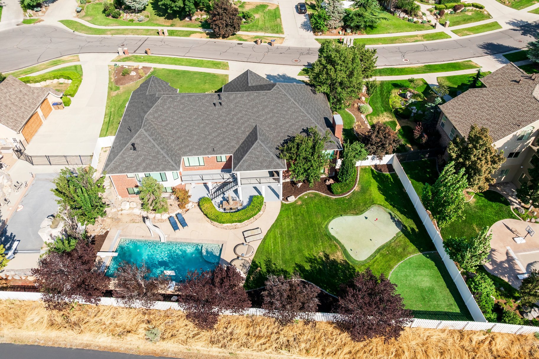  Timeless Draper Brick Rambler with 4-Car Garage and Saltwater Pool - 物件實景