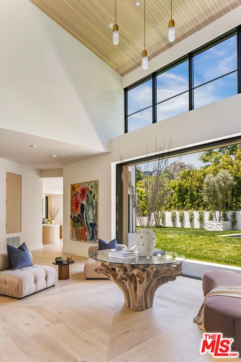 Los Angeles, California, 90049, United States, 5 Bedrooms Bedrooms, ,3 BathroomsBathrooms,Residential,For Sale,1839044