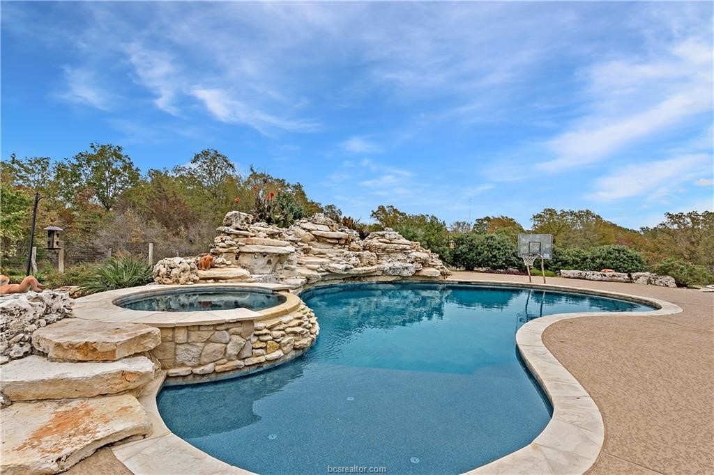 College Station, Texas, 77845, United States, 6 Bedrooms Bedrooms, ,7 BathroomsBathrooms,Residential,For Sale,2000779