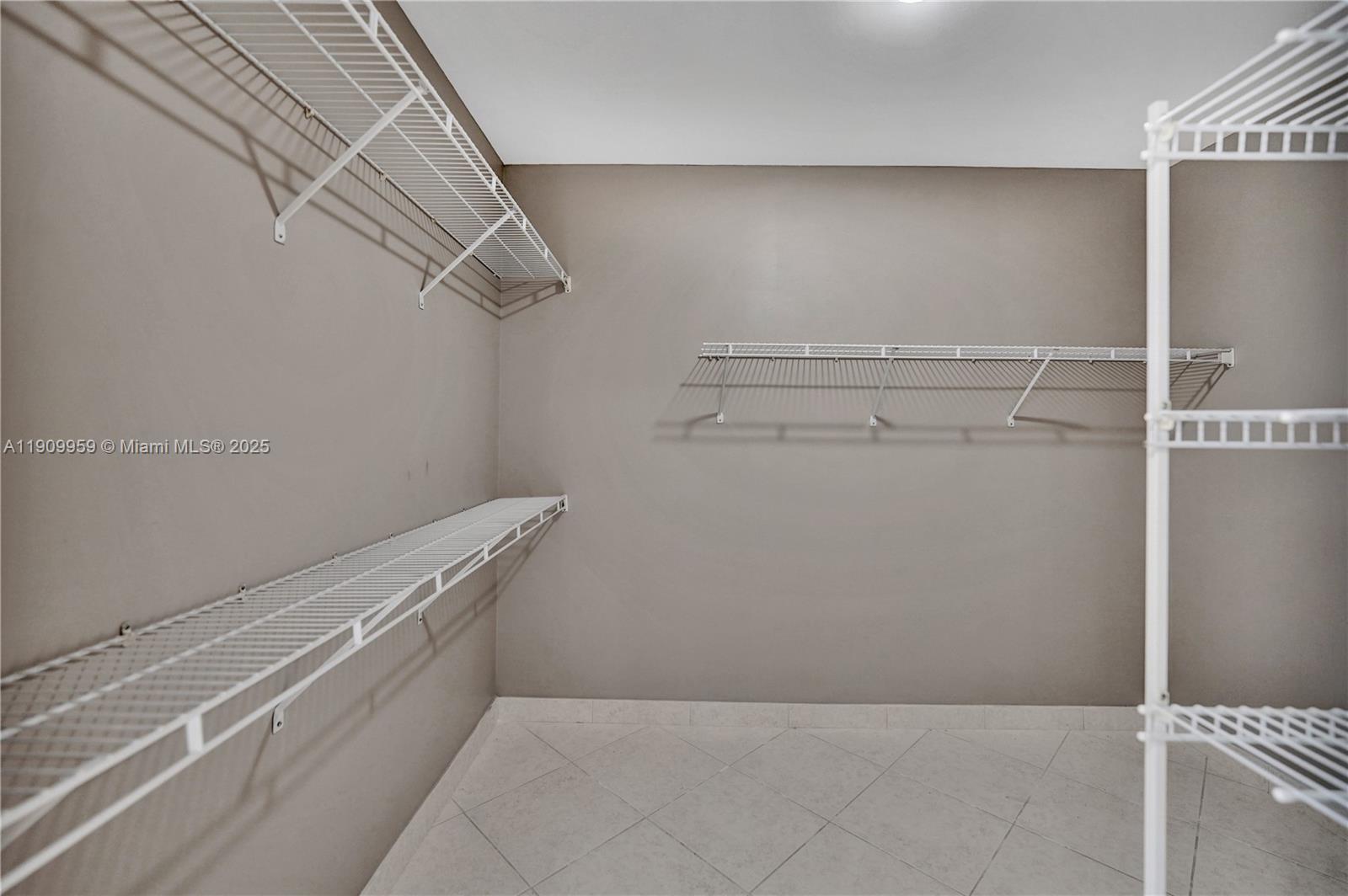 Aventura, Florida, 33180, United States, 2 Bedrooms Bedrooms, ,2 BathroomsBathrooms,Residential,For Sale,1988948