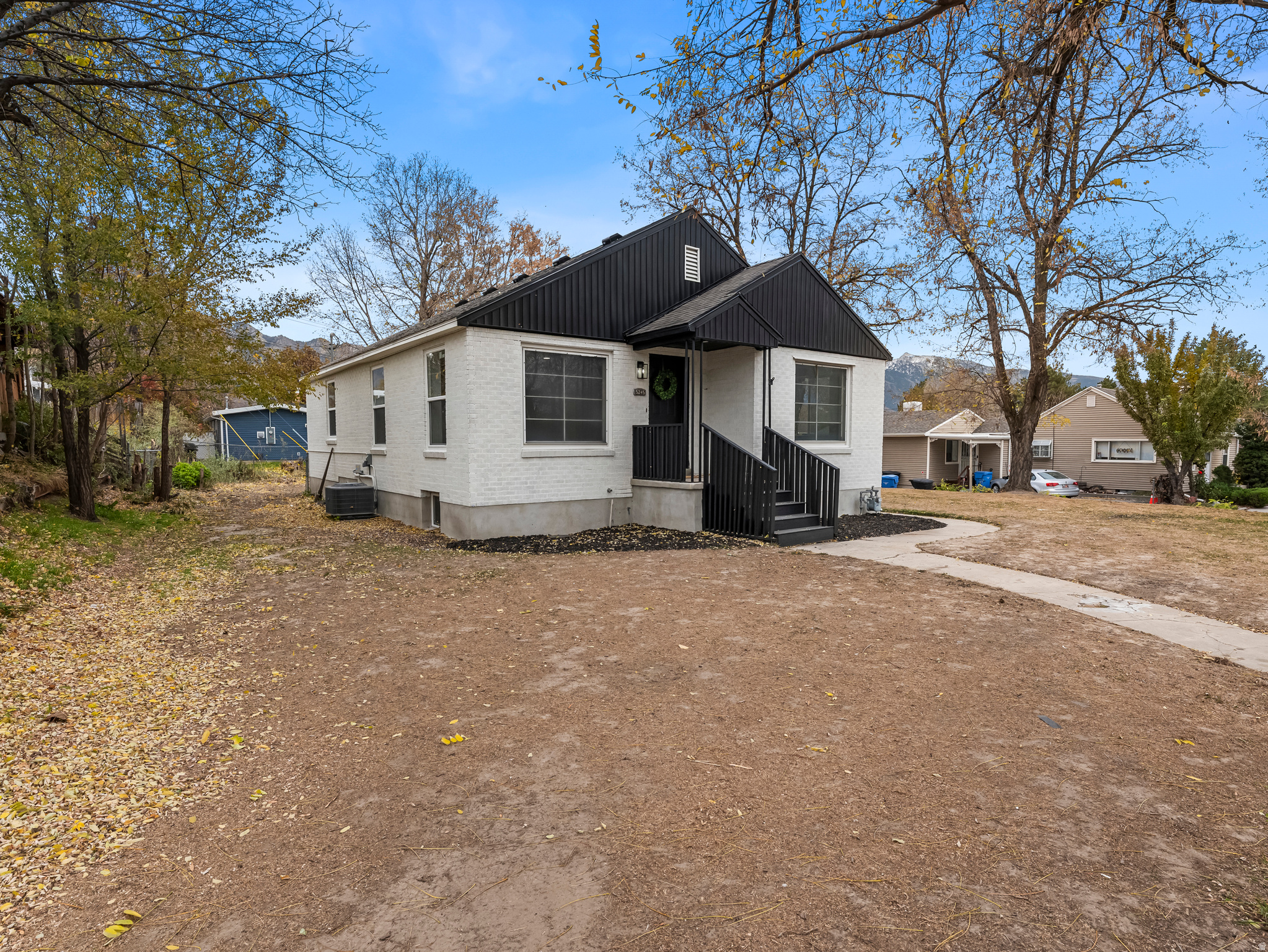 Murray, Utah, 84117, United States, 6 Bedrooms Bedrooms, ,2 BathroomsBathrooms,Residential,For Sale,1989540