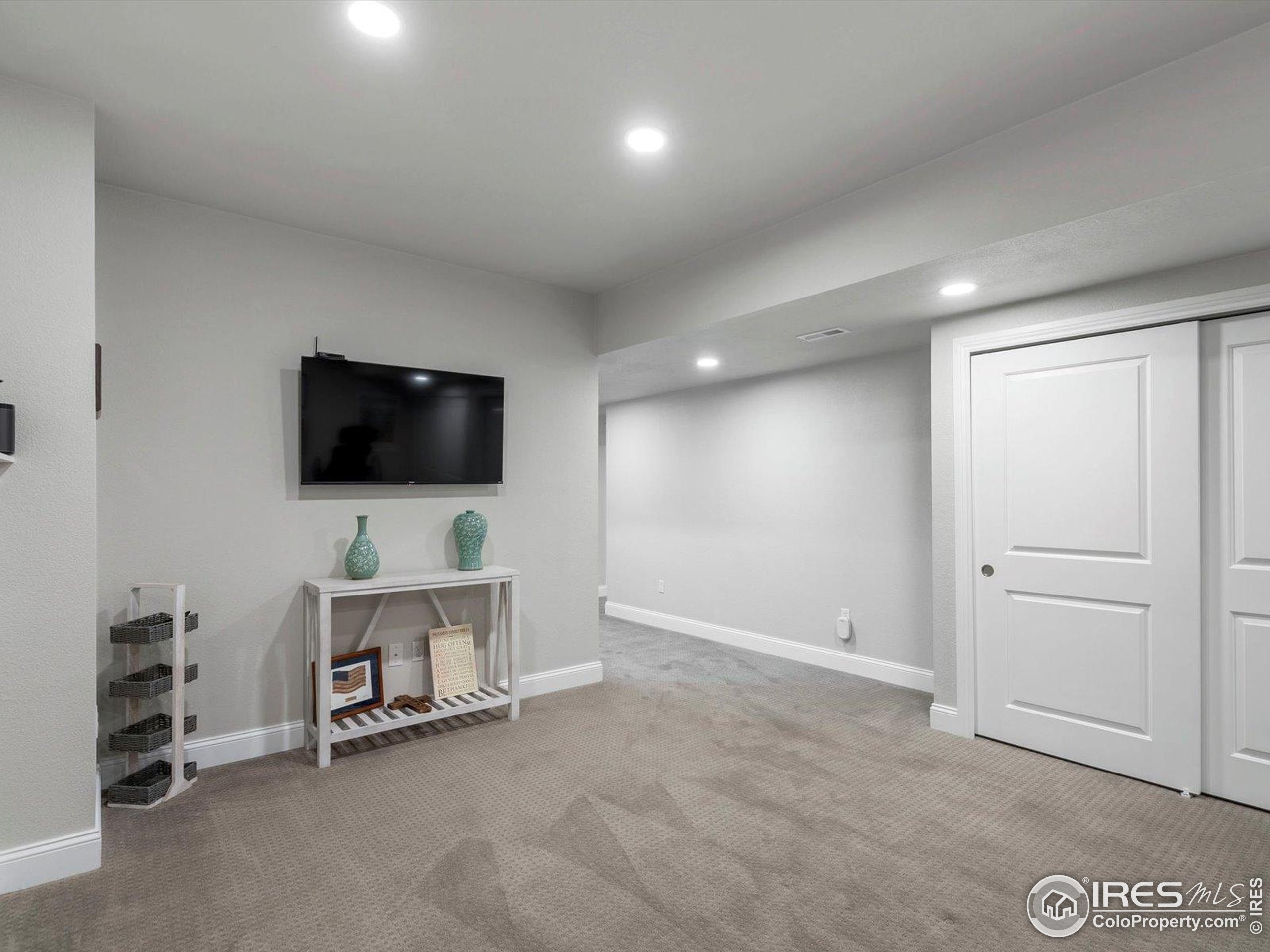 Arvada, Colorado, 80007, United States, 3 Bedrooms Bedrooms, ,2 BathroomsBathrooms,Residential,For Sale,1916869