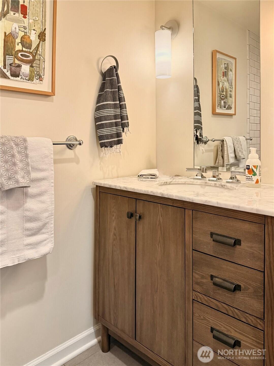 SEATTLE, Washington, 98102, United States, 2 Bedrooms Bedrooms, ,3 BathroomsBathrooms,Residential,For Sale,1901713