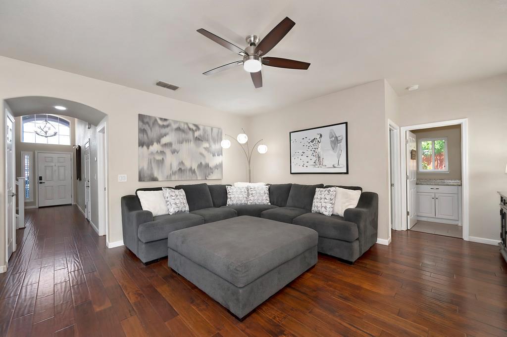 Roseville, California, 95747, United States, 6 Bedrooms Bedrooms, ,4 BathroomsBathrooms,Residential,For Sale,1940337