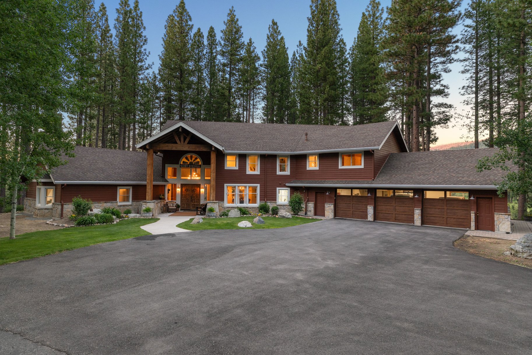  Hilltop Whitehawk Ranch Estate with Sweeping Meadow, Pond & Mountain Views - 物件實景