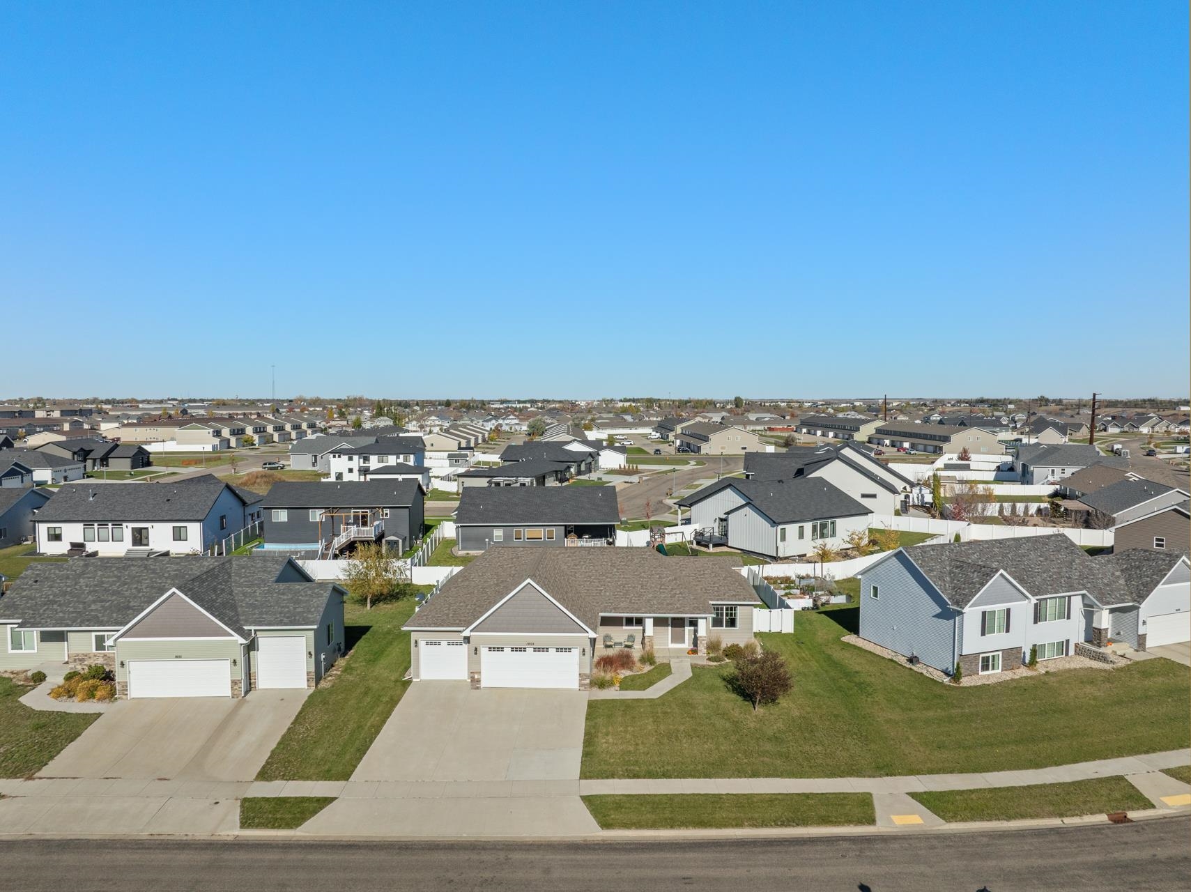 Minot, North Dakota, 58701, United States, 4 Bedrooms Bedrooms, ,3 BathroomsBathrooms,Residential,For Sale,1980886