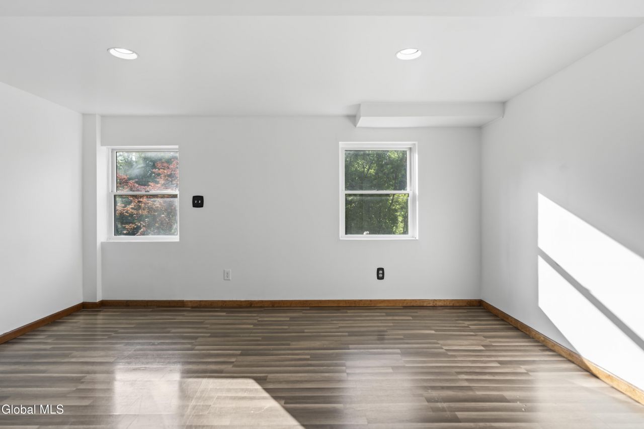 Niskayuna, New York, 12309, United States, 6 Bedrooms Bedrooms, ,4 BathroomsBathrooms,Residential,For Sale,1906999