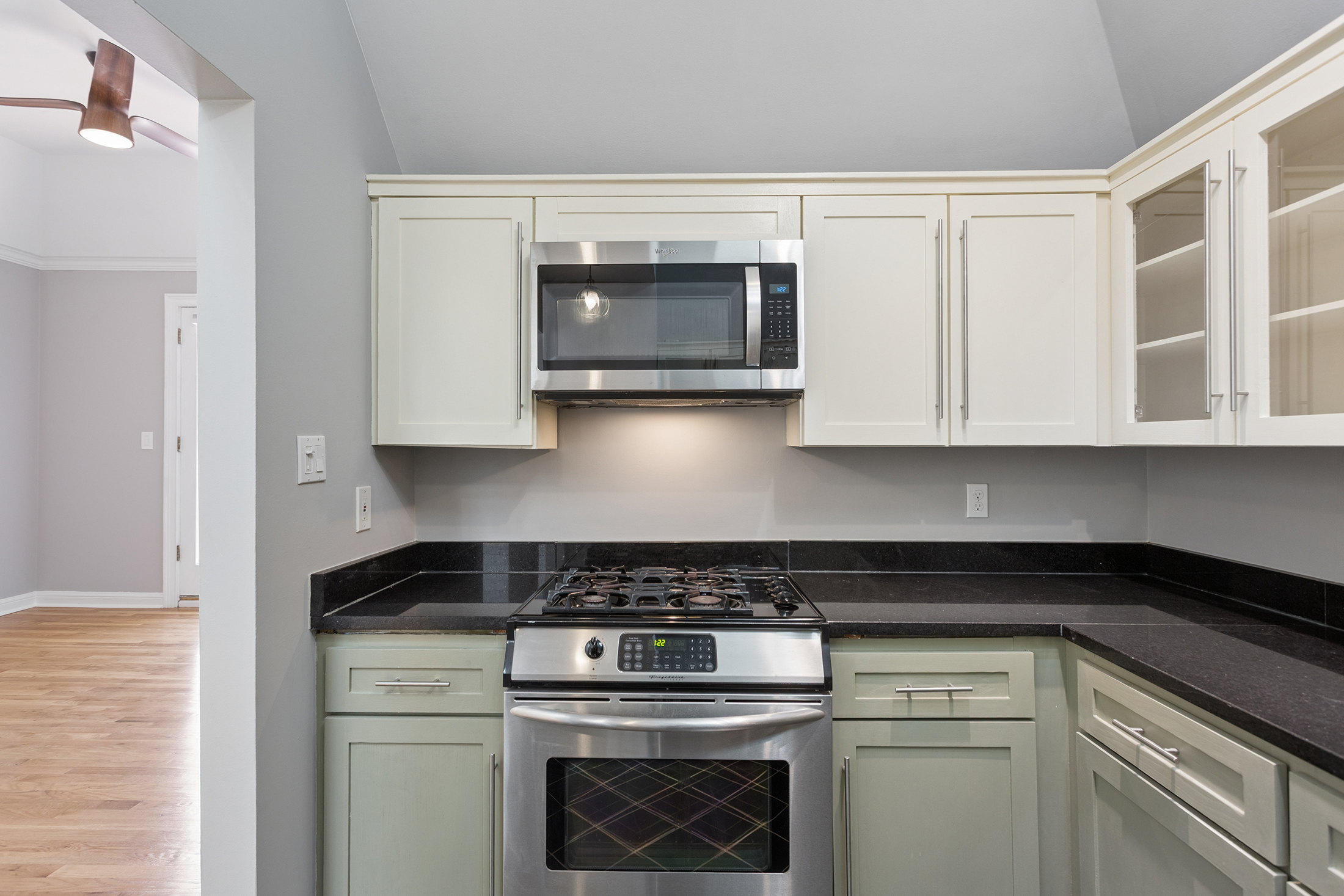  Spacious Midtown Condo with a Rooftop Patio, Storage Unit, and Bonus Room - 物件實景