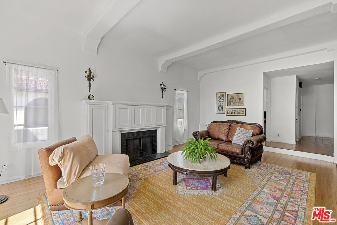 Los Angeles, California, 90036, United States, 4 Bedrooms Bedrooms, ,3 BathroomsBathrooms,Residential,For Sale,1849800