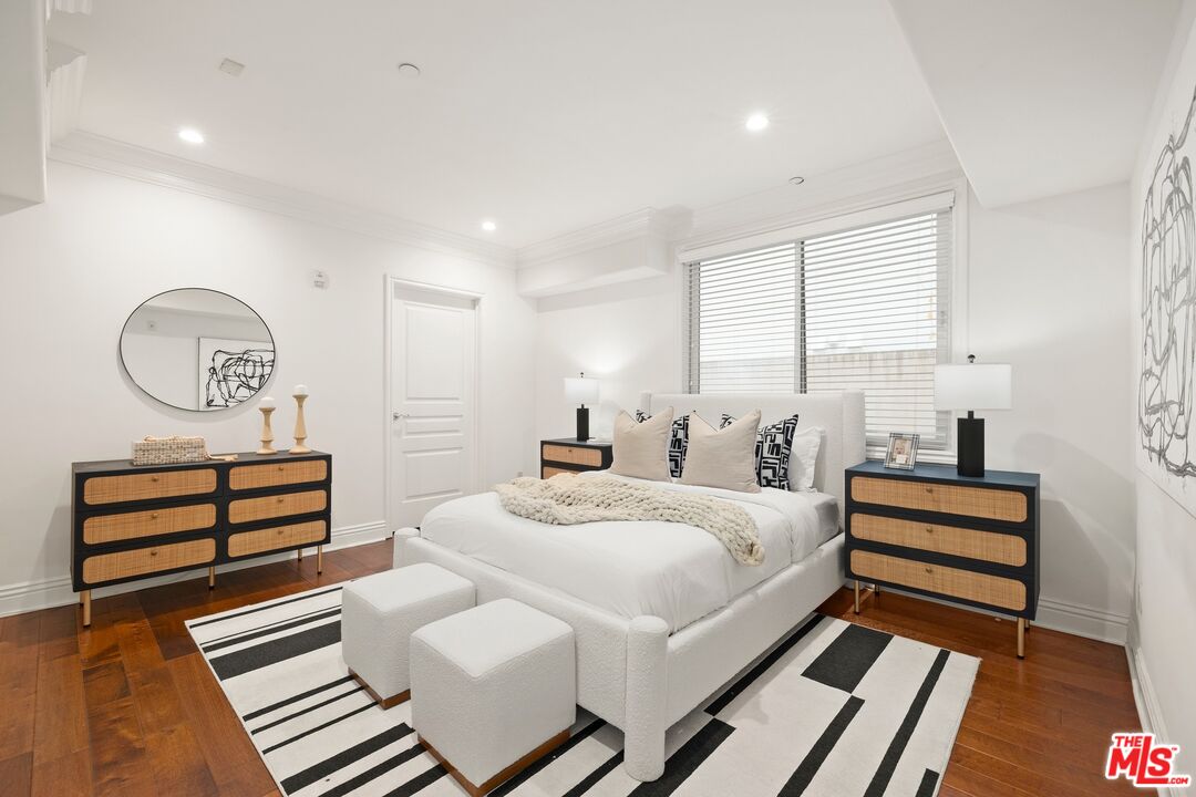 Los Angeles, California, 90049, United States, 2 Bedrooms Bedrooms, ,2 BathroomsBathrooms,Residential,For Sale,2002212