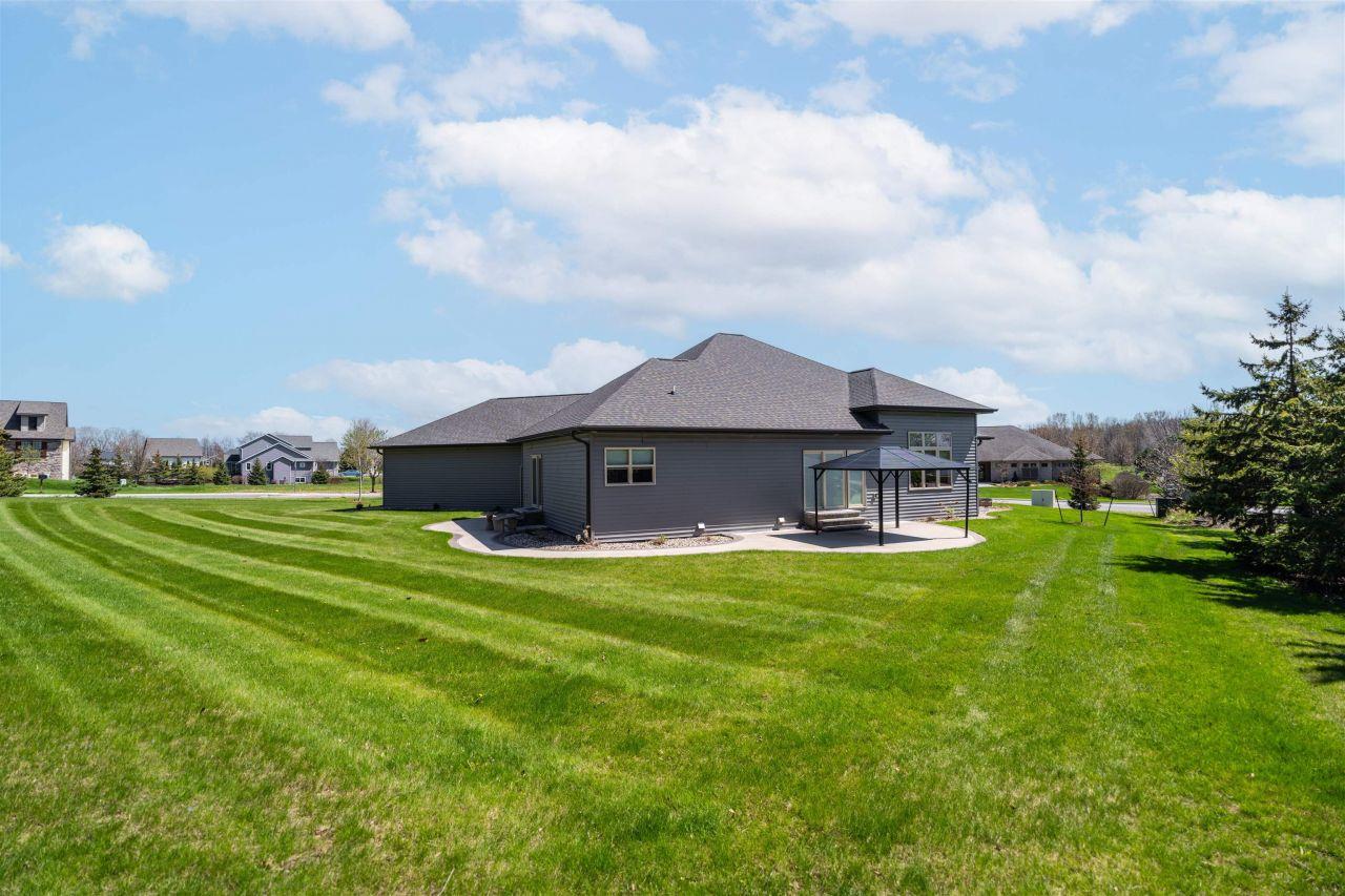 MENASHA, Wisconsin, 54952, United States, 6 Bedrooms Bedrooms, ,4 BathroomsBathrooms,Residential,For Sale,1807360