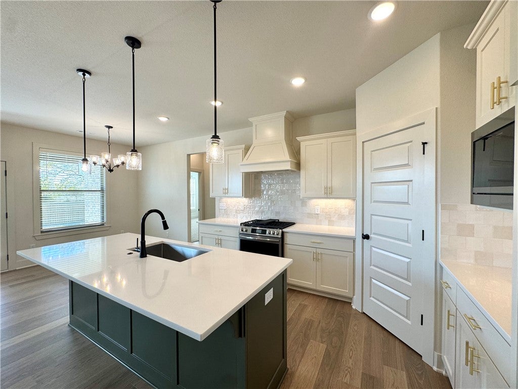 Rogers, Arkansas, 72758, United States, 5 Bedrooms Bedrooms, ,3 BathroomsBathrooms,Residential,For Sale,2002249