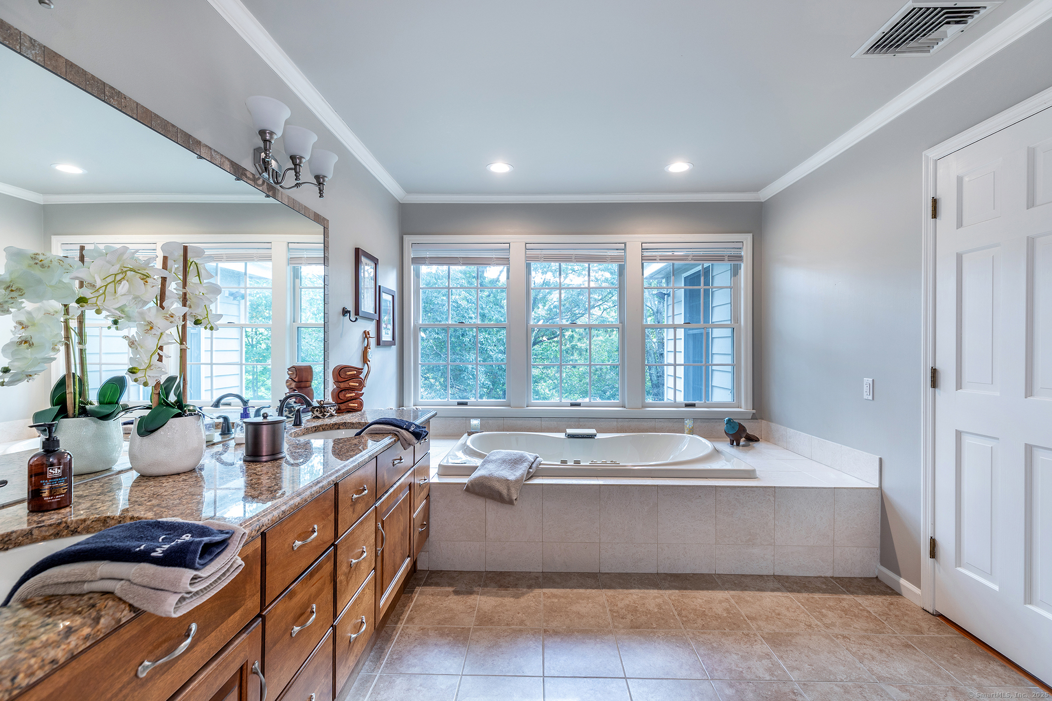 New Fairfield, Connecticut, 06812, United States, 4 Bedrooms Bedrooms, ,6 BathroomsBathrooms,Residential,For Sale,1949816
