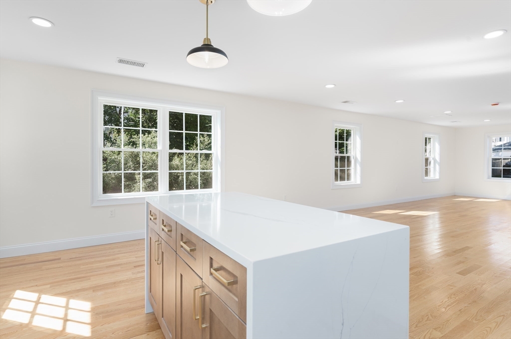 Attleboro, Massachusetts, 02703, United States, 3 Bedrooms Bedrooms, ,3 BathroomsBathrooms,Residential,For Sale,1908600