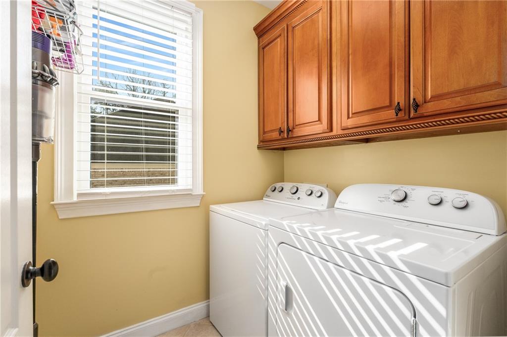 Gainesville, Georgia, 30506, United States, 4 Bedrooms Bedrooms, ,3 BathroomsBathrooms,Residential,For Sale,1737543