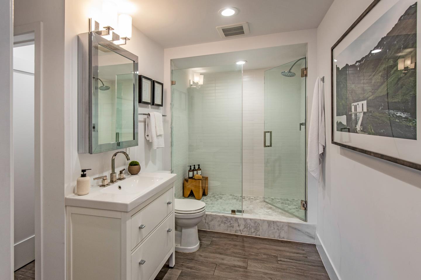 Hillsborough, California, 94010, United States, 3 Bedrooms Bedrooms, ,4 BathroomsBathrooms,Residential,For Sale,1989109