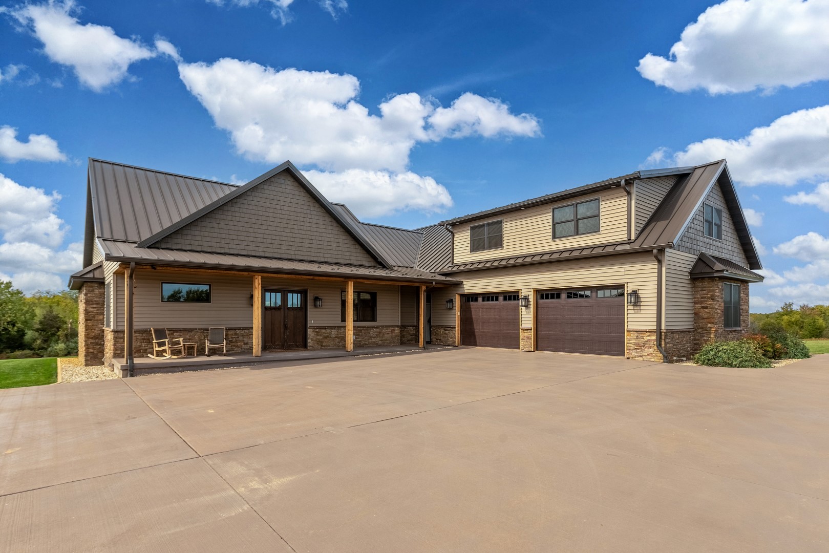 Carbondale, Illinois, 62902, United States, 3 Bedrooms Bedrooms, ,8 BathroomsBathrooms,Residential,For Sale,1986074