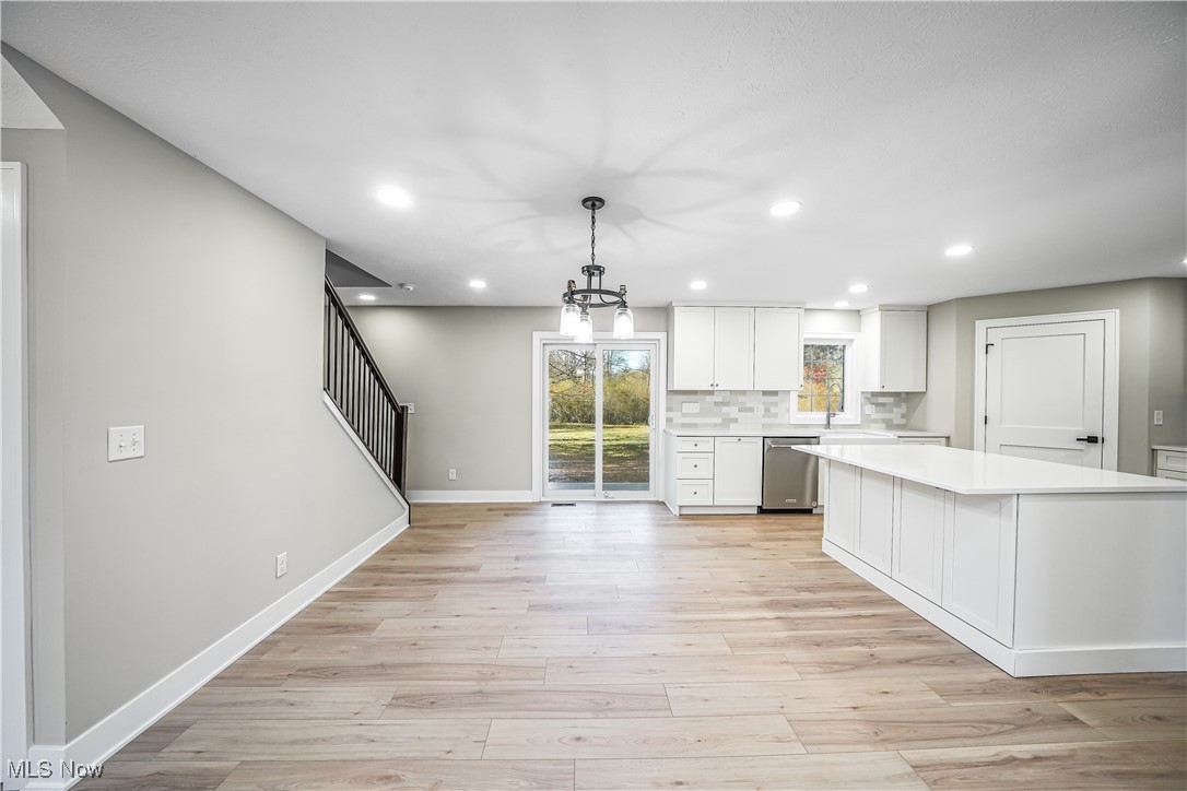 Aurora, Ohio, 44202, United States, 4 Bedrooms Bedrooms, ,4 BathroomsBathrooms,Residential,For Sale,1988117