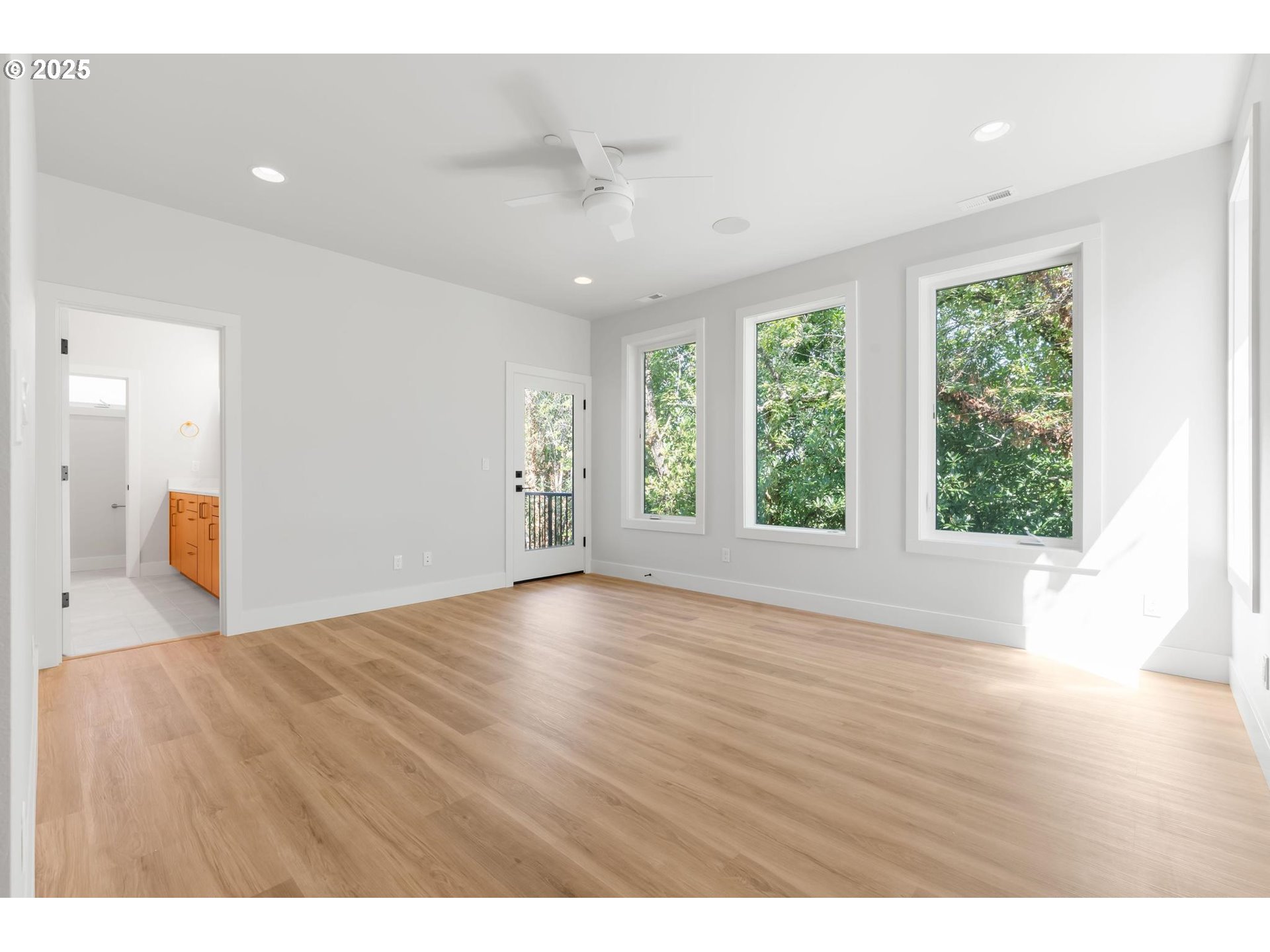 Portland, Oregon, 97219, United States, 3 Bedrooms Bedrooms, ,2 BathroomsBathrooms,Residential,For Sale,1699870
